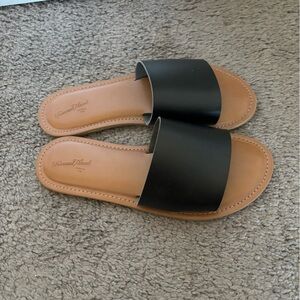 Black universal thread flip flops